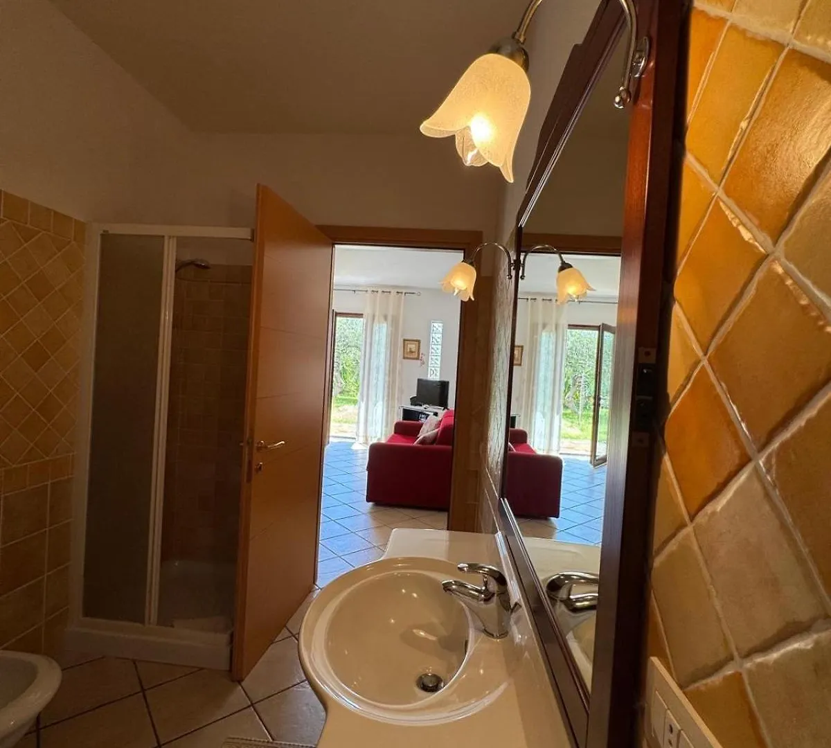 Apartament Bilocale Con Ampio Giardino Pula