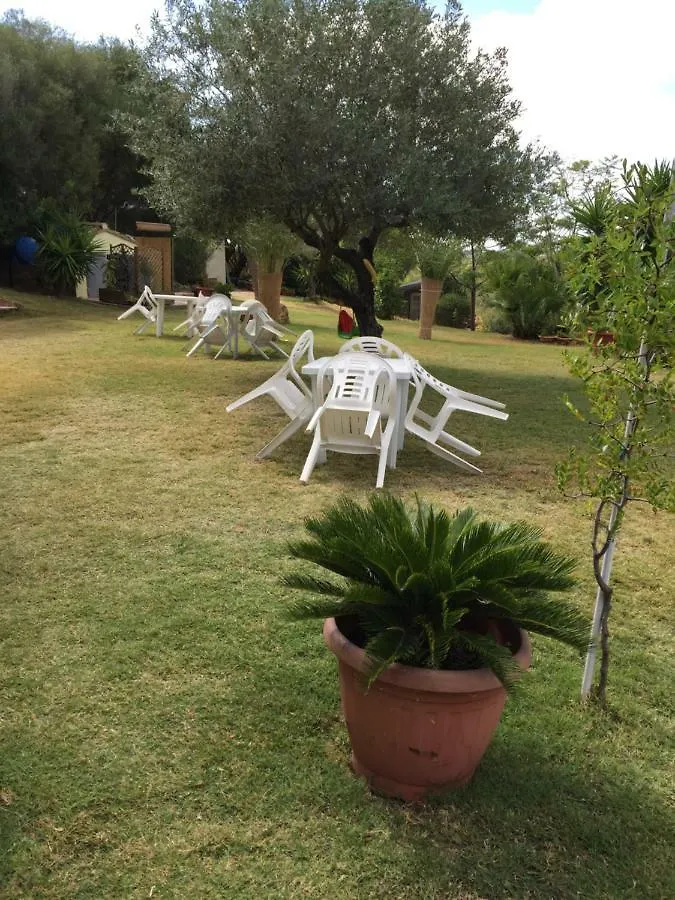 Apartament Bilocale Con Ampio Giardino Pula