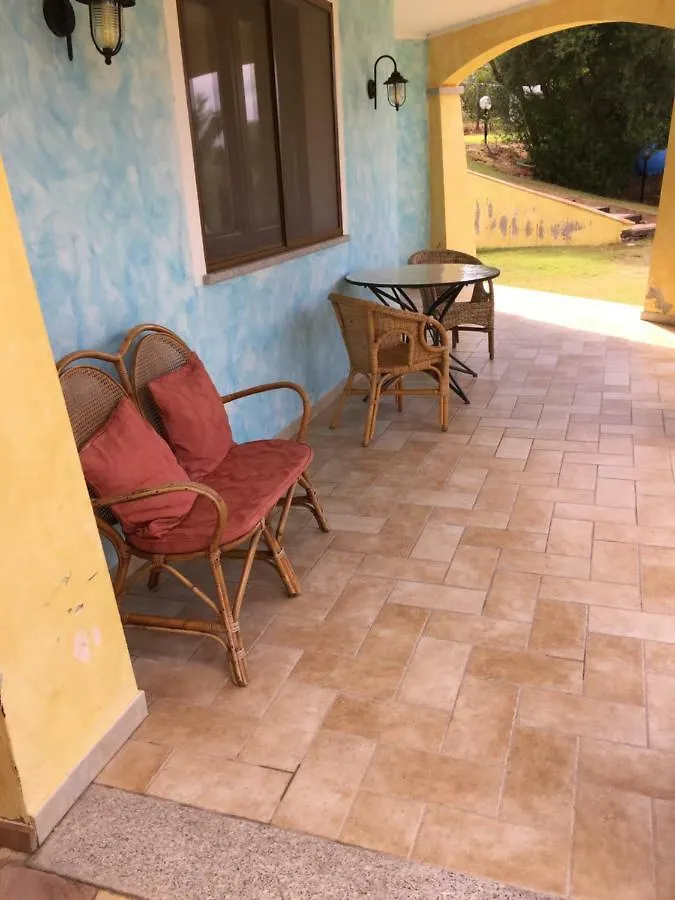 Apartament Bilocale Con Ampio Giardino Pula