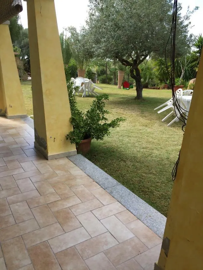 Appartamento Bilocale con ampio giardino Pula Italia